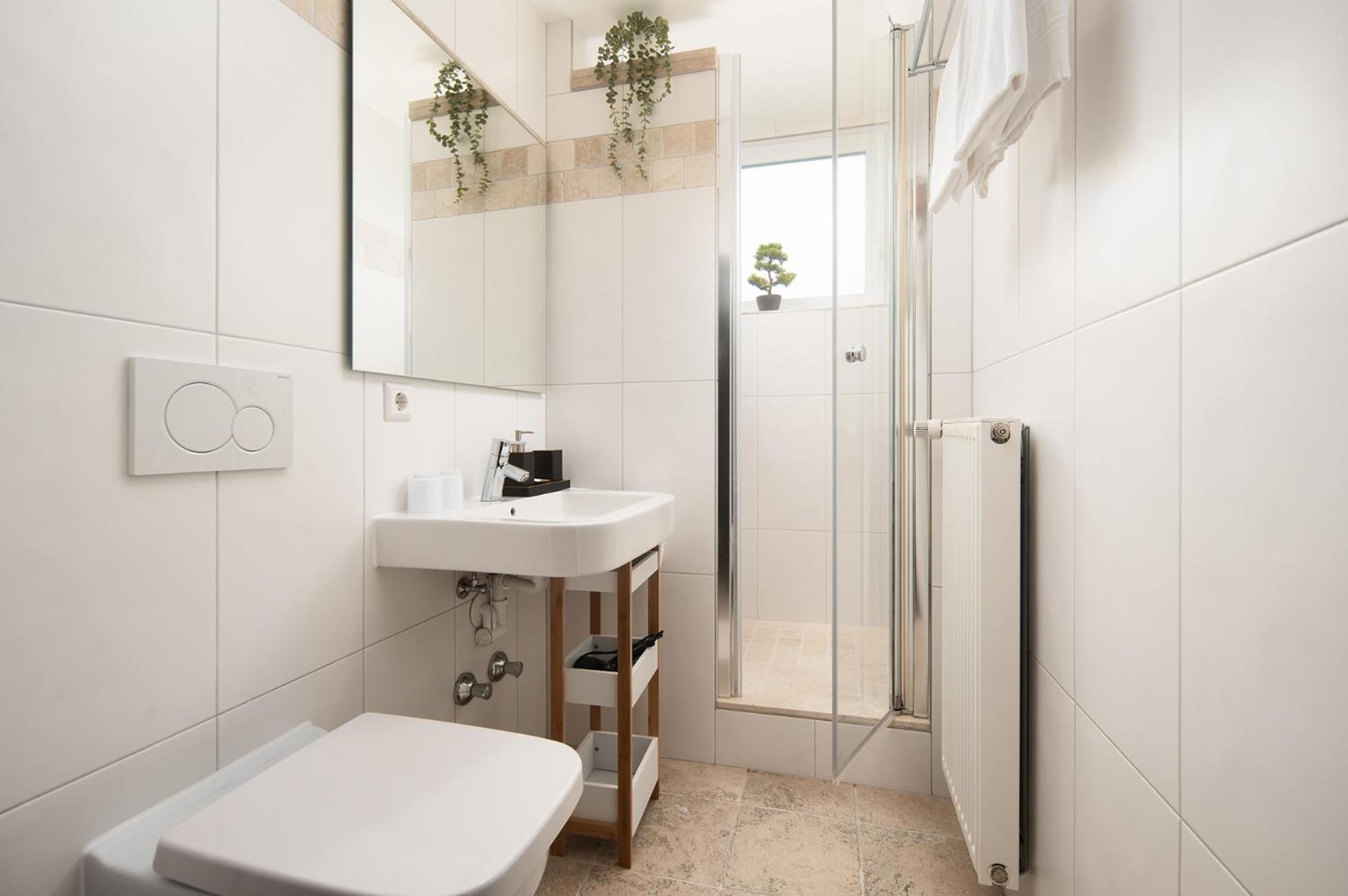 Hotel Vier Jahreszeiten Therme & Kliniken Bad Krozingen Naehe Freiburg & Schwarzwald Ideal Fuer Wellness Kur & Business Ausfluege 24H Check In- Wlan & Parken Gratis Exterior photo