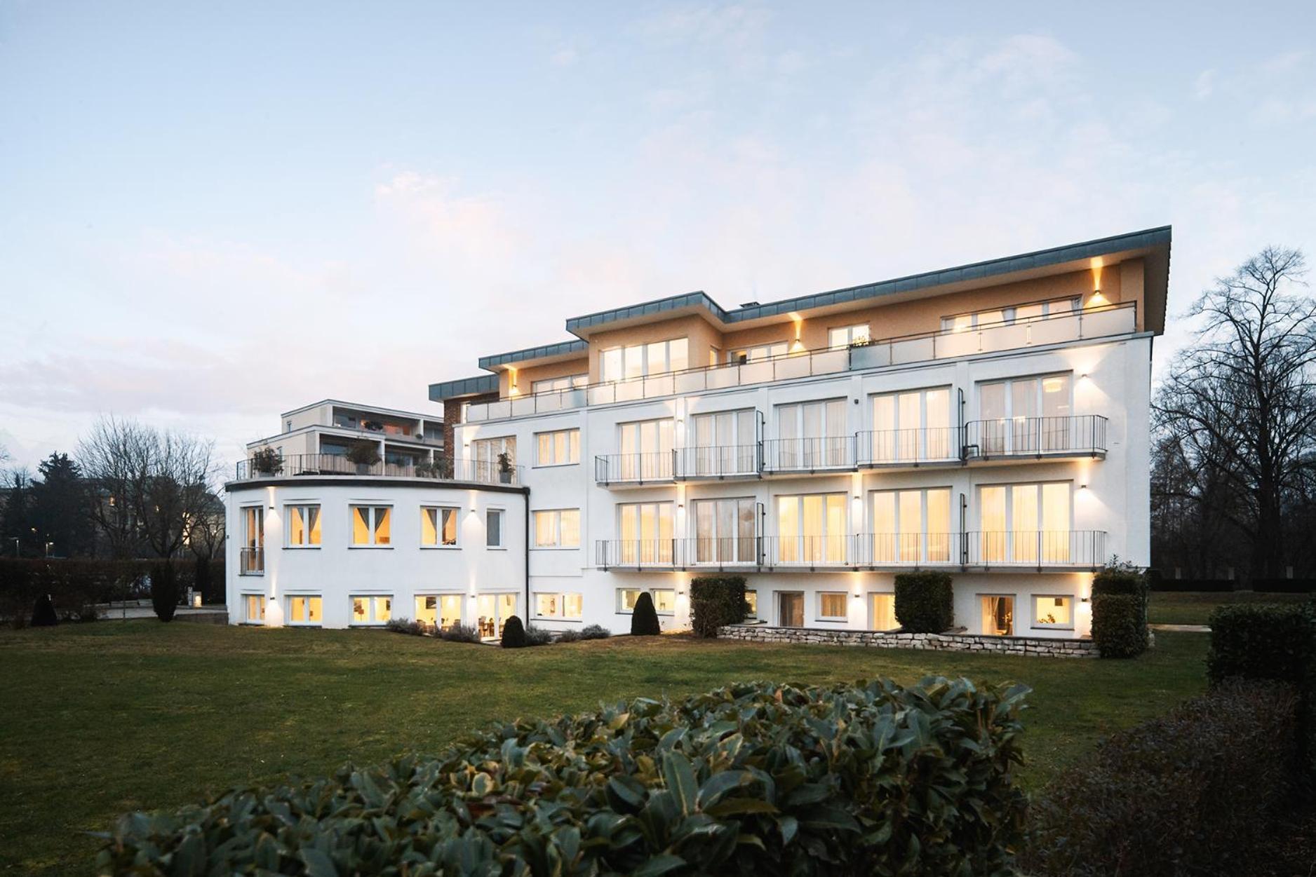 Hotel Vier Jahreszeiten Therme & Kliniken Bad Krozingen Naehe Freiburg & Schwarzwald Ideal Fuer Wellness Kur & Business Ausfluege 24H Check In- Wlan & Parken Gratis Exterior photo