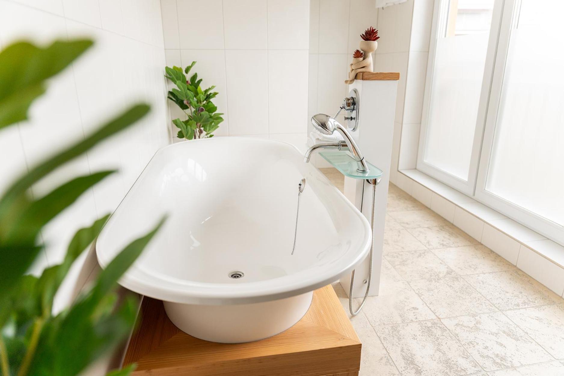 Hotel Vier Jahreszeiten Therme & Kliniken Bad Krozingen Naehe Freiburg & Schwarzwald Ideal Fuer Wellness Kur & Business Ausfluege 24H Check In- Wlan & Parken Gratis Exterior photo