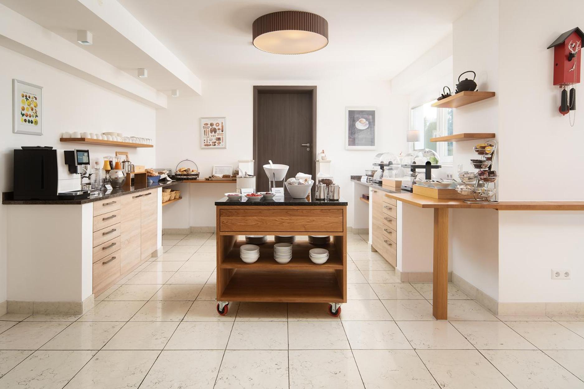 Hotel Vier Jahreszeiten Therme & Kliniken Bad Krozingen Naehe Freiburg & Schwarzwald Ideal Fuer Wellness Kur & Business Ausfluege 24H Check In- Wlan & Parken Gratis Exterior photo
