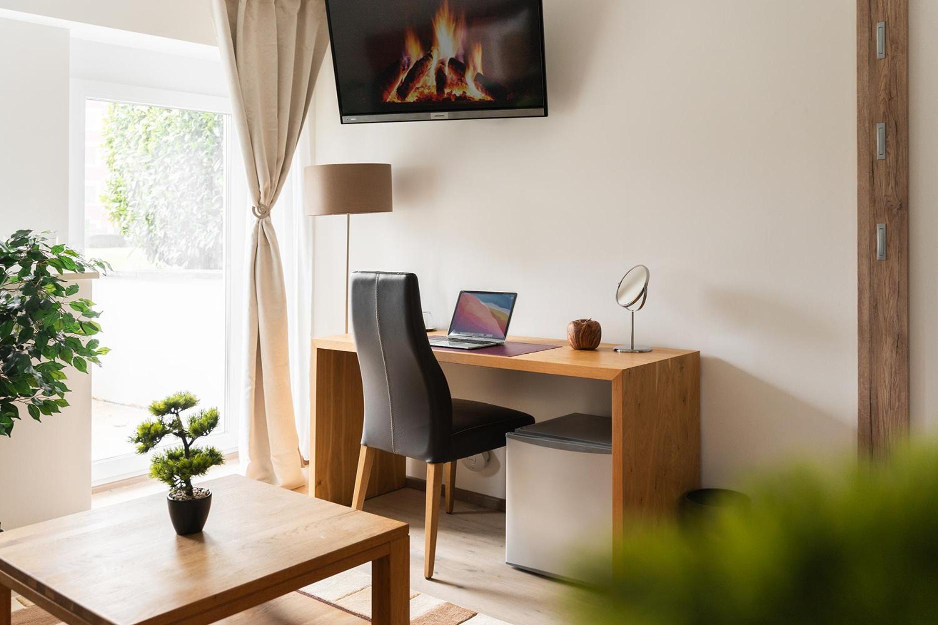 Hotel Vier Jahreszeiten Therme & Kliniken Bad Krozingen Naehe Freiburg & Schwarzwald Ideal Fuer Wellness Kur & Business Ausfluege 24H Check In- Wlan & Parken Gratis Exterior photo