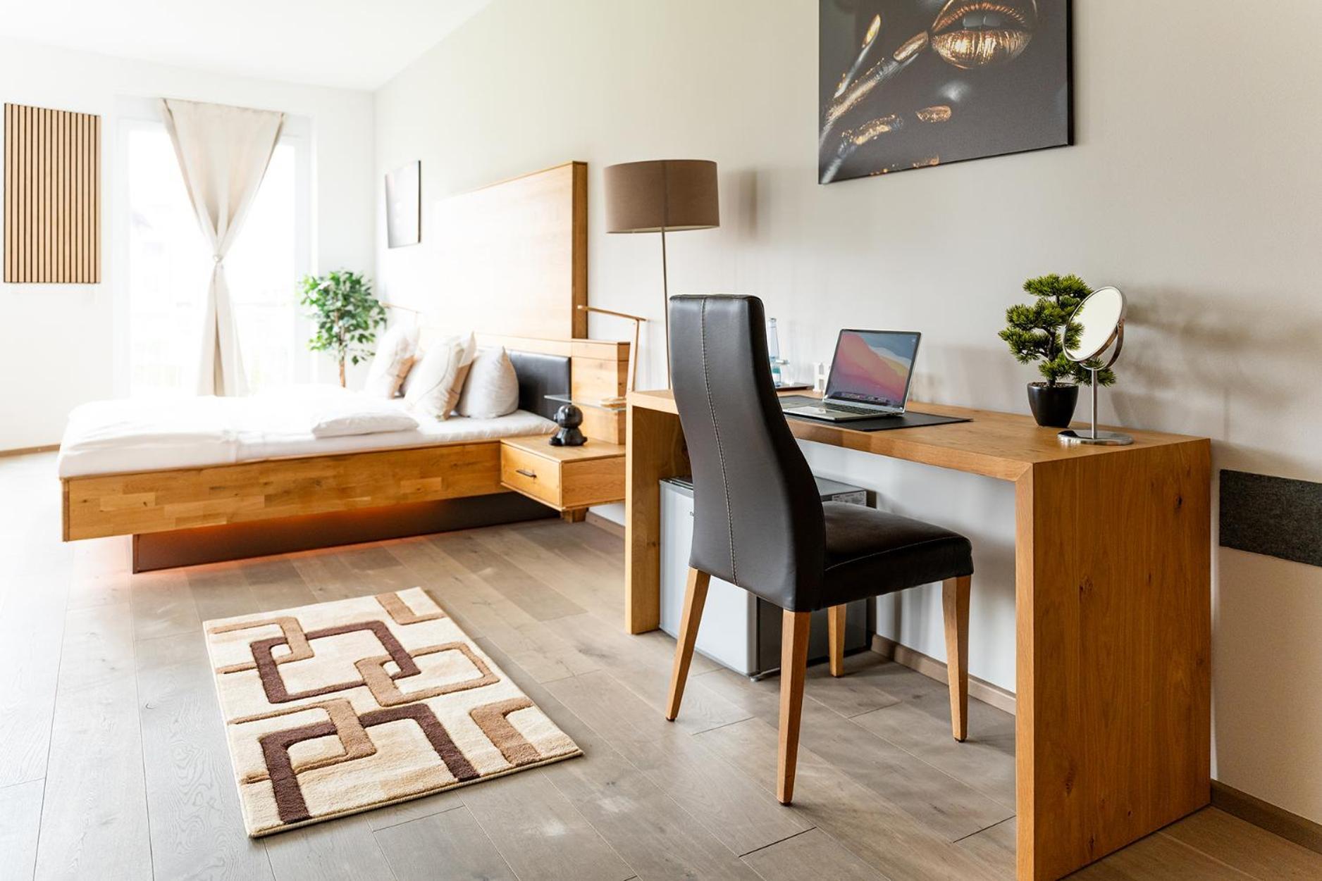 Hotel Vier Jahreszeiten Therme & Kliniken Bad Krozingen Naehe Freiburg & Schwarzwald Ideal Fuer Wellness Kur & Business Ausfluege 24H Check In- Wlan & Parken Gratis Exterior photo